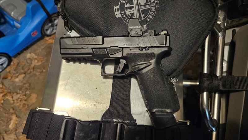 Glock 43x MOS 9mm w/Holosun 507K TLR-7 flashlight