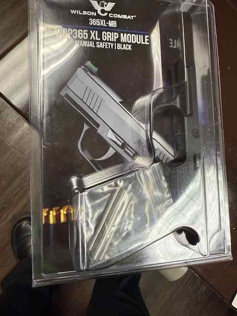 p365 Grips, Mags sell or trade for 17 rd mag