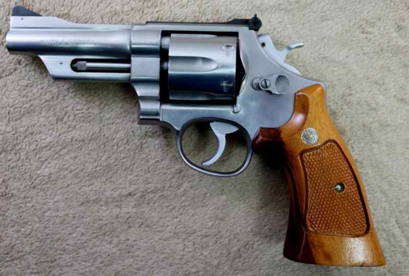 S&amp;W 624 44 Special 4&quot;