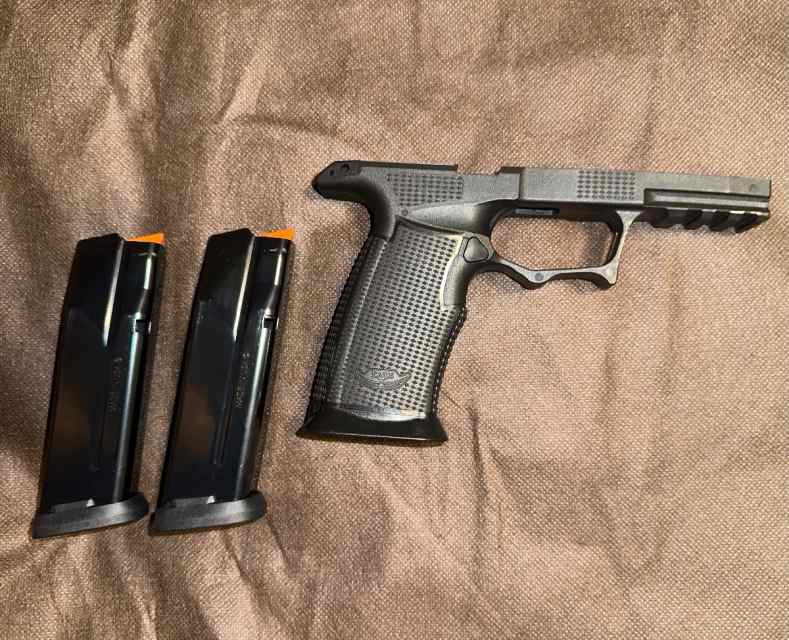 Icarus Precision 365 Air with two 17 rd mags