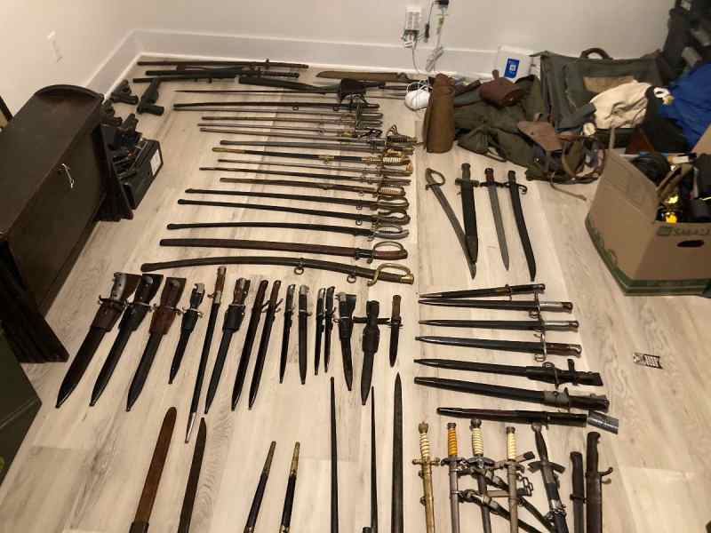 WW1-WW2 Swords and Bayonets 