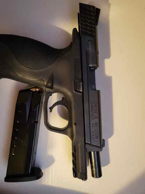 S&amp;W M&amp;P .40 full size 