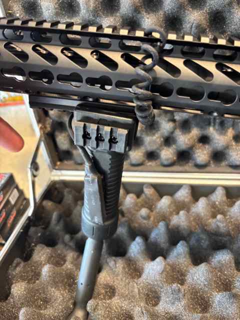8 Grip Bi-Pod.jpeg