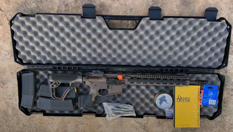 Daniel Defense DDM4 V11 SLW Right.jpg