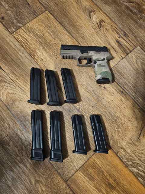 Sig p320 w/8mags