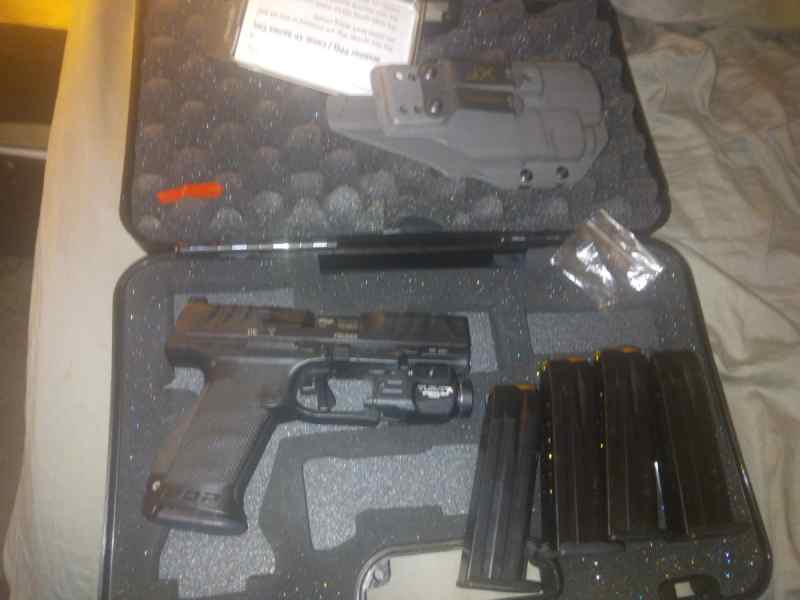 Walther PDP 4in OR w/TLR7A, Apex trigger, 5 mags