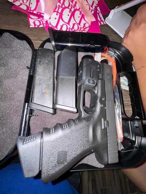 Glock 19 gen 3 with extras 