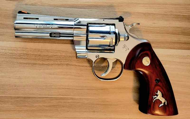 4.25&quot; Colt Python 357mag with extra