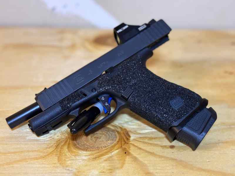 Glock 48 with Shield mags