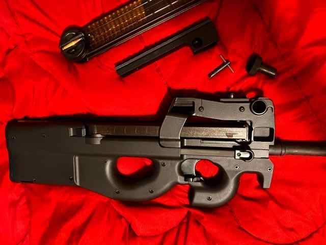 FN PS90 with ammo 