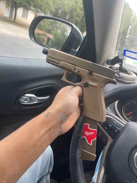 Glock 19 x Mos all factory Glock parts /threaded 