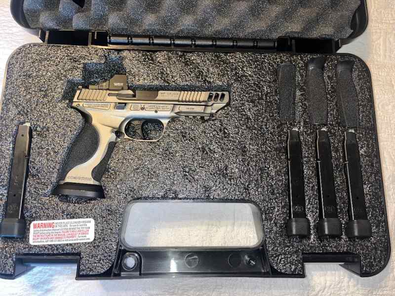 SMITH &amp; WESSON COMPETITOR W/HOLOSUN SCS