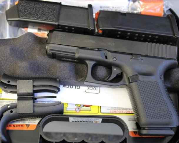 Glock 19 W/3 mags x box