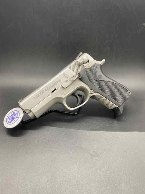 Smith &amp; Wesson 4013TSW .40S&amp;W Pistol 