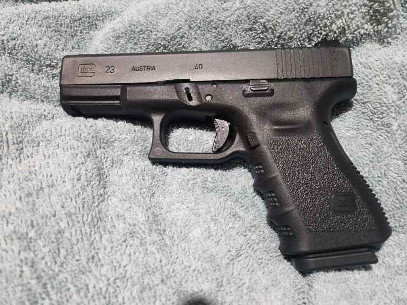 GLOCK 23 GEN 3 40 CAL WITH 3 MAGS&amp;NITE SIGHTS