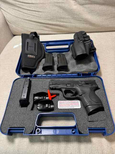 Smith Wesson M &amp; P 9c box, holsters, 4 mags