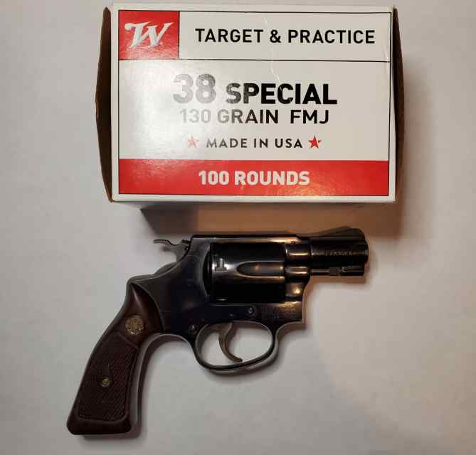 1960&#039;s S&amp;W 38 Special Model 36 with 100 rounds