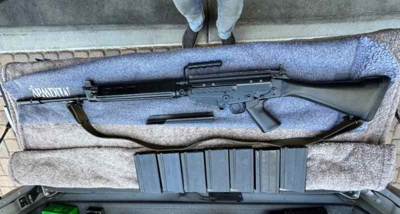 Springfield Armory SAR-48 MATCH FAL Rifle + 7 Maga