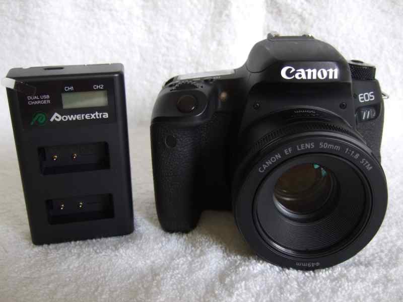 Canon EOS 77D DSLR 24.2MP Camera Kit - new cnd