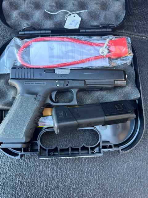 Glock G34 9mm with lots of extras