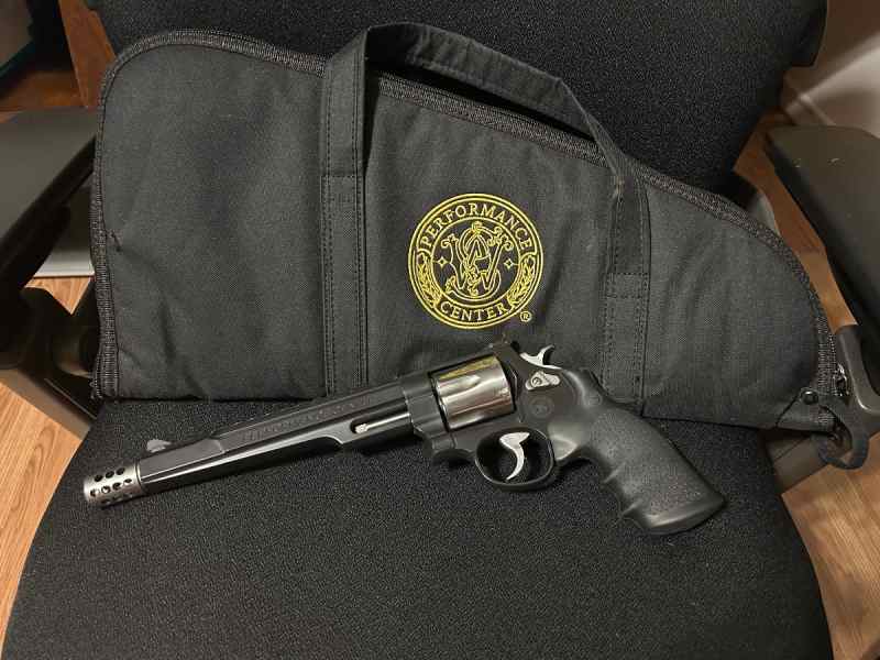 S&amp;W Perf Center 44 Magnum Hunter