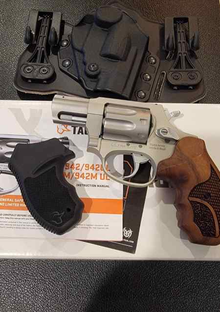 Taurus 942UL 22LR 8rd Revolver