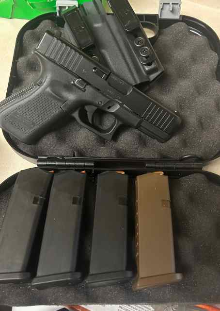 Glock 19 Gen 5 w/extras