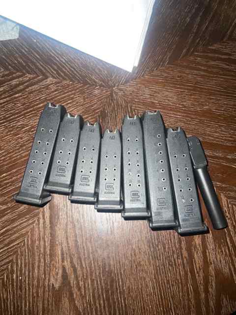 glock mags and factory barrel. 