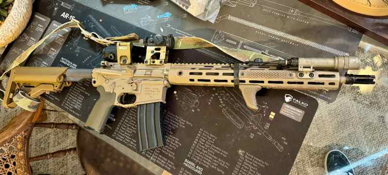 KAC SR-15 w/ 3.2 bolt, Aimpoint T2 and magnifier