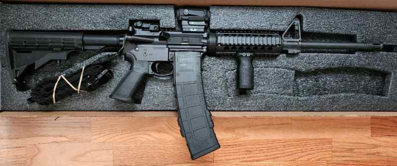 Ruger AR-556 AR15 Rifle &amp; 2 MOA Vortex Red Dot