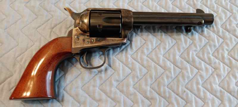 Colt SAA Single Action Army Replica by Uberti