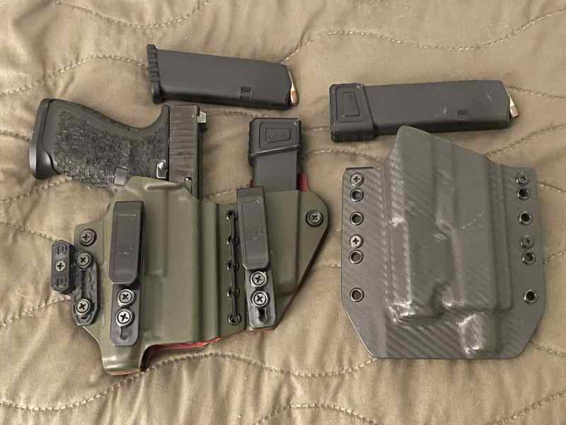 Glock 19 Gen 5 w/ holster and extra mags
