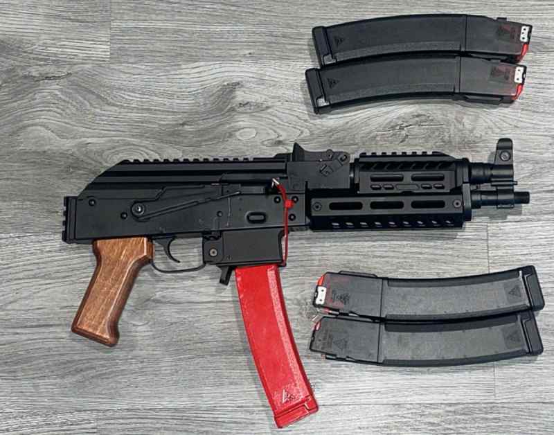 AKV with 5, 35 rd Mags. 9mm AK, Draco
