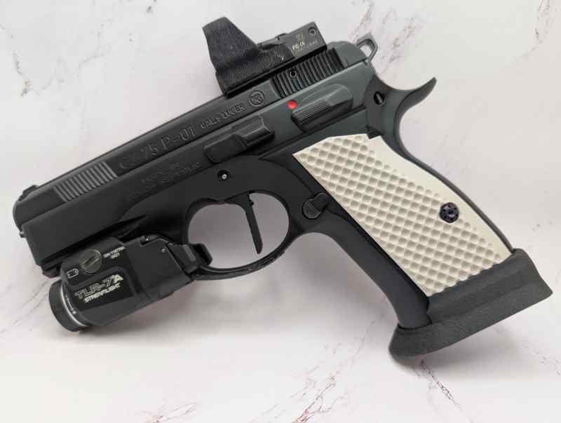 CZ Compact P01 PCR Magwell and Bone White Grips