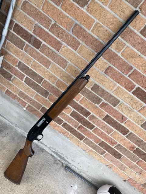 Engraved beretta 20 gauge semi auto shotgun