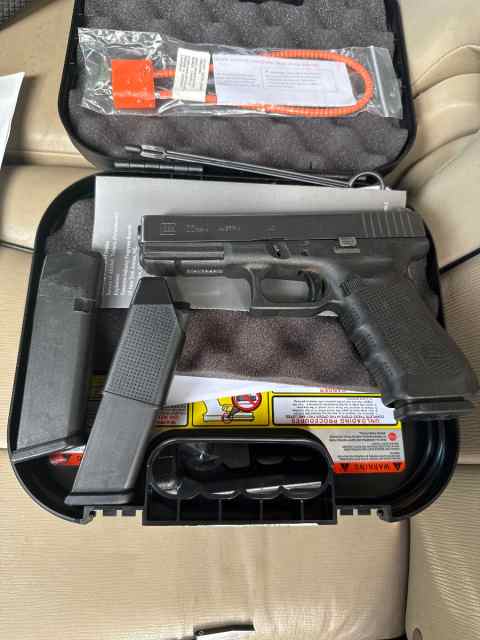 *2 Glock 22’s Gen 4 and a Glock 43x BNIB