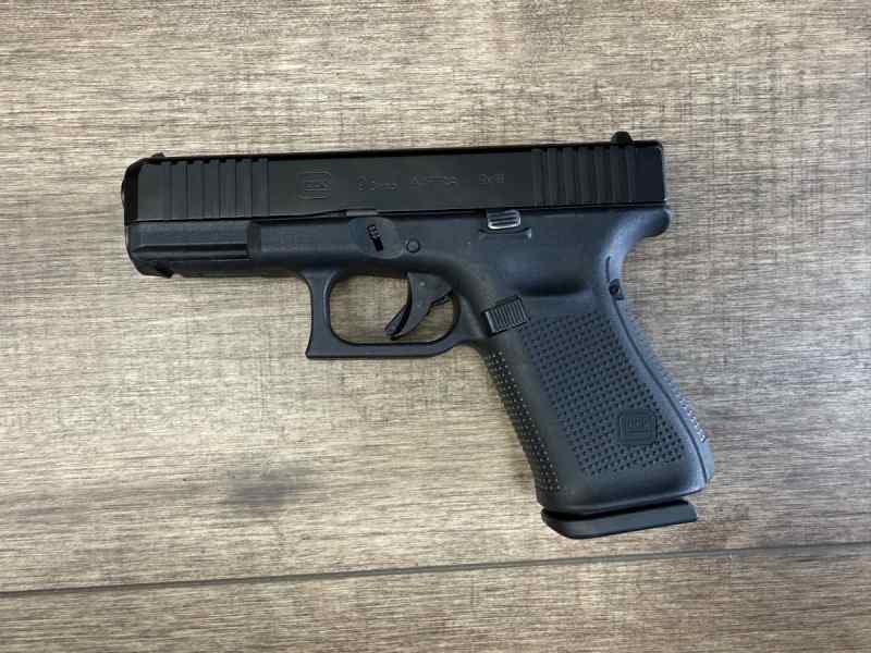*USED* GLOCK 19 GEN 5