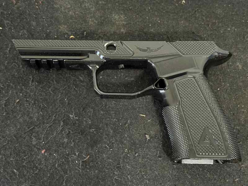 Metal Icarus 320 grip