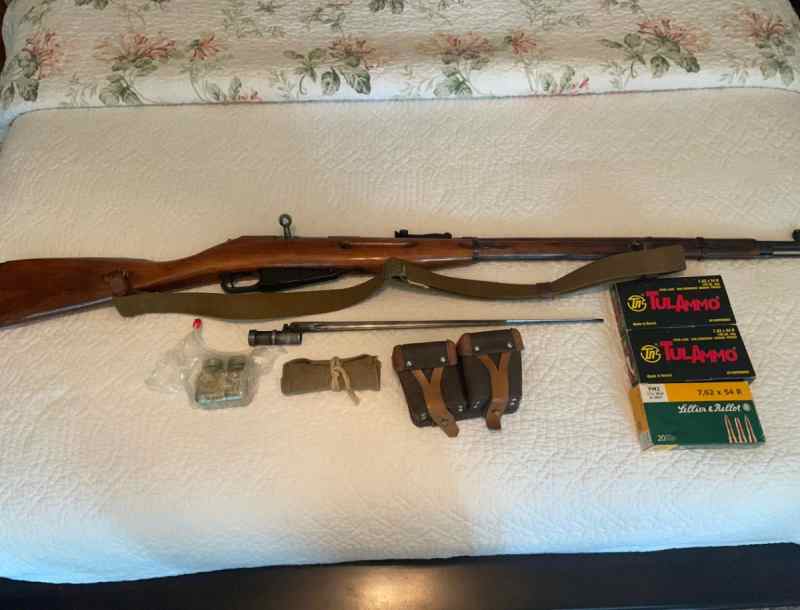 Beautiful Mosin Nagant M91/30 with extras