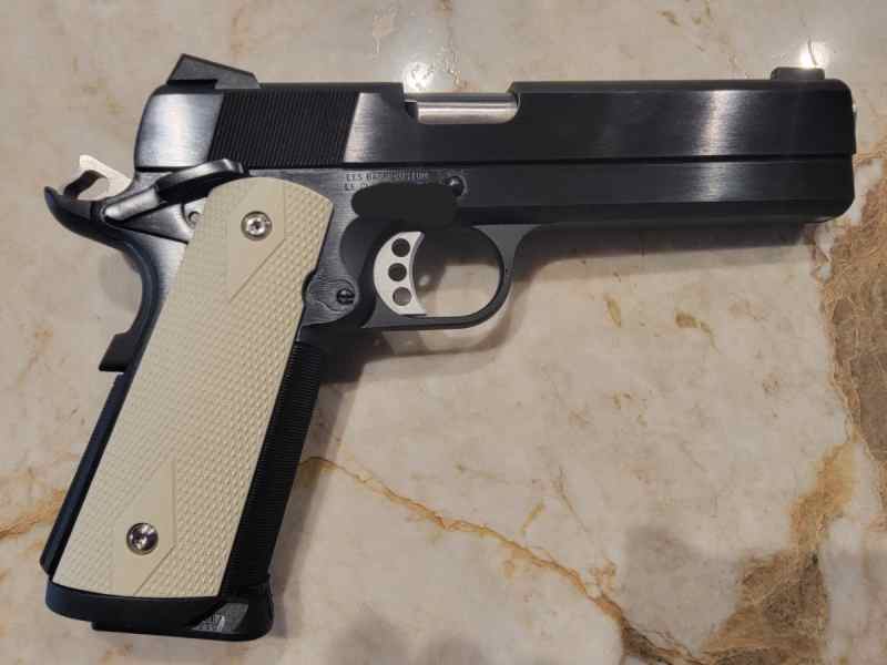 New 1911: Custom built Les Baer - 38 Super