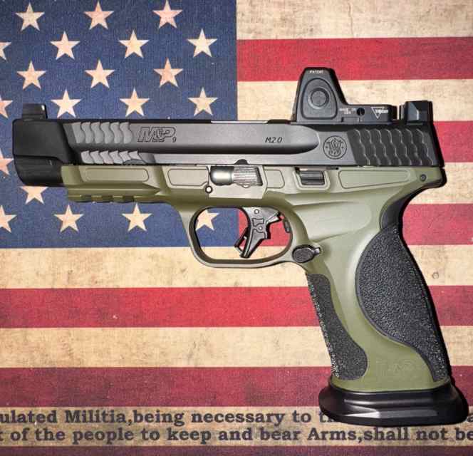 Smith and Wesson M&amp;P9 2.0 Metal with Trijicon