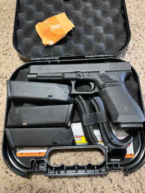 Glock 41 .45ACP Pistol, Case, 4 Mags EXC $600