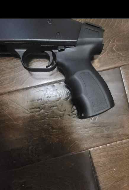 AR grip for Mossberg shotgun