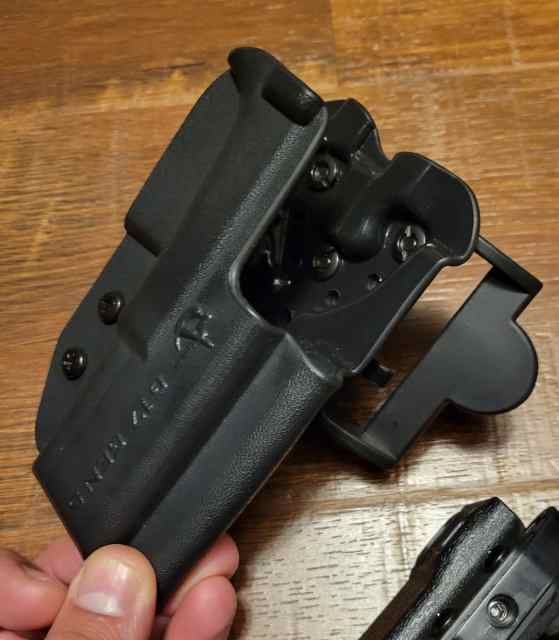 Glock G17 Comp-Tac International OWB Holster
