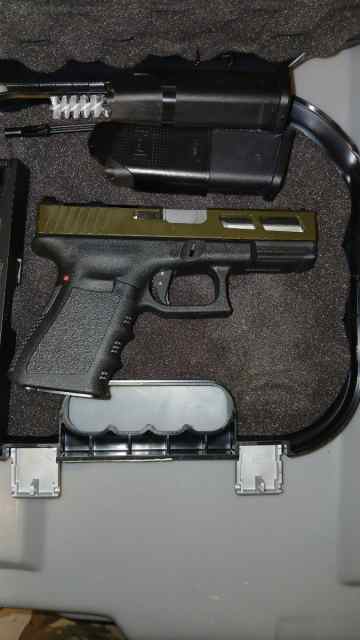 LOWER PRICE GLOCK 19 w/ EXTRAS