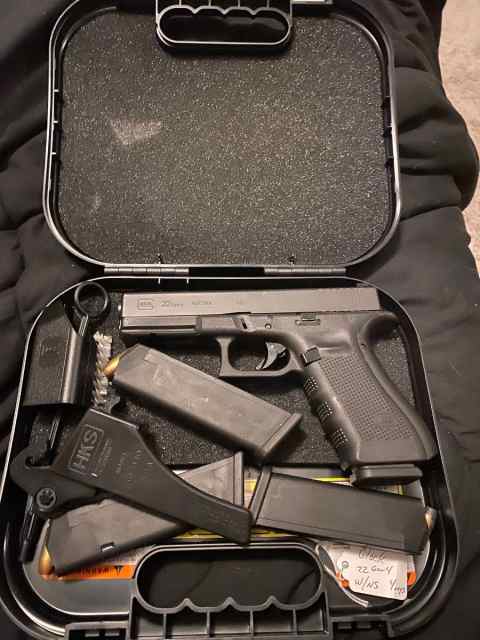 Glock 22 Gen 4 w/ four magazines Houston, TX 77070