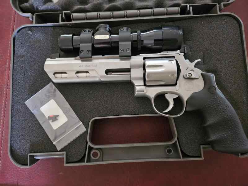 Smith &amp; Wesson .44 Magnum 629 PC Competitor