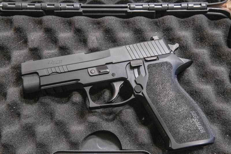 Sig Sauer P220 Elite .45 ACP w/ 4 mags (REDUCED)