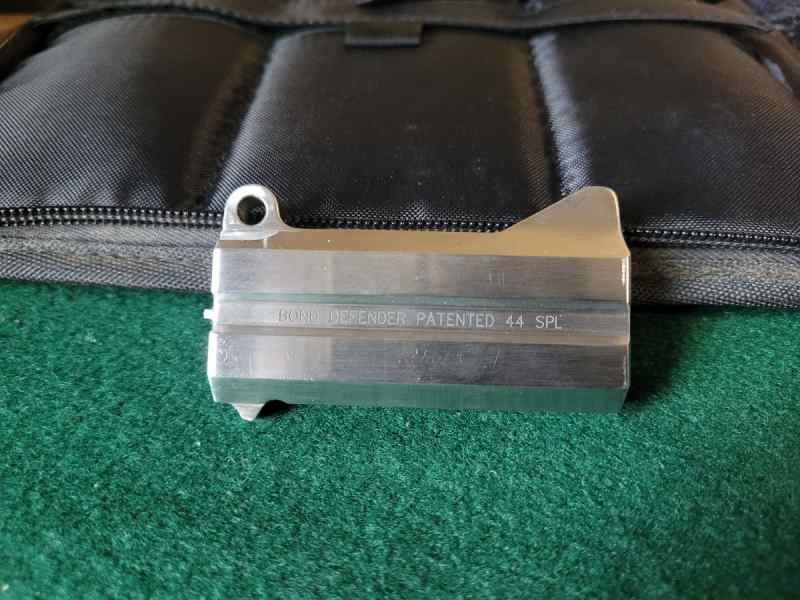 Bond Arms Defender 44spcl 01.jpg