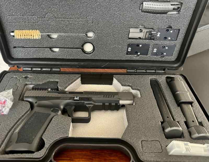 Canik TP9SFX w/ Vortex Viper  9mm HG3774GV-N